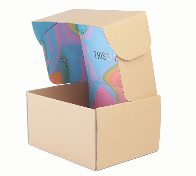 Boîtes en carton ondulé avec conception d'impression à double face pour l'expédition