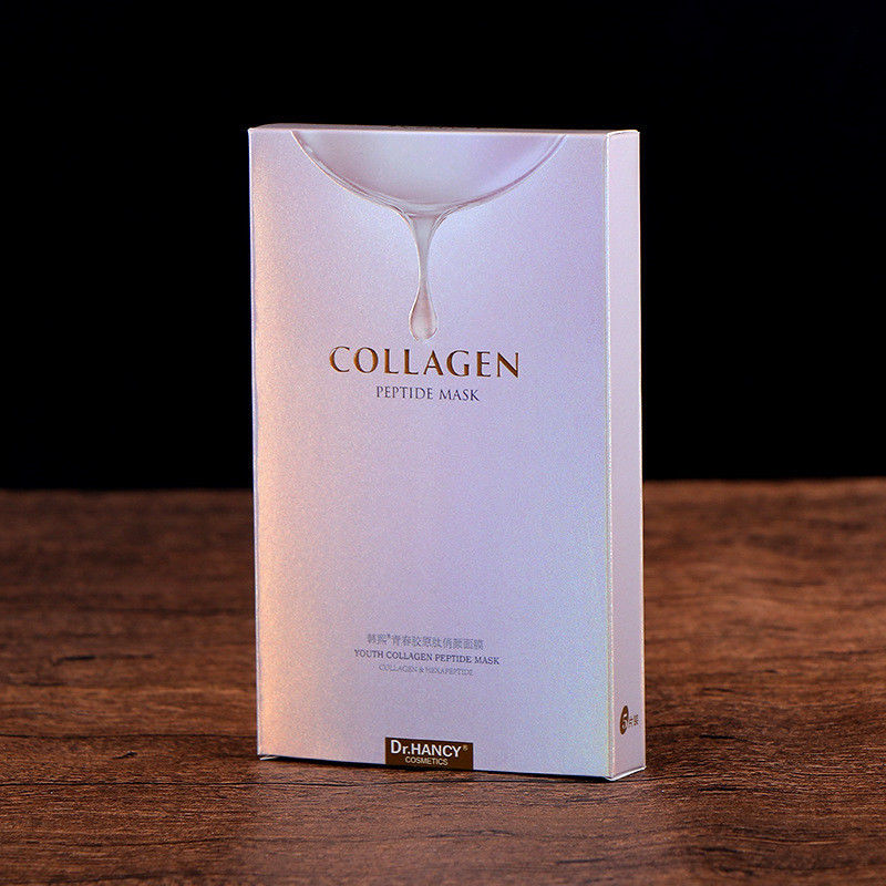 Masque en carton, maquillage, soins de la peau, boîte d'emballage avec une surface argentée et colorée