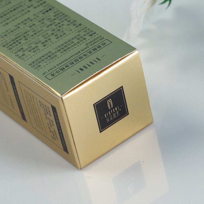 La boîte en carton d'or de luxe pour les soins de la peau