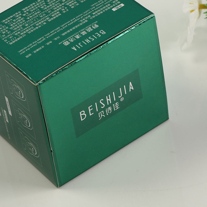 Petite boîte d'emballage cosmétique pour femmes avec papier holographique pour l'huile de parfum