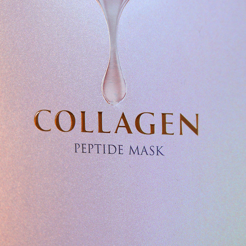 Masque en carton, maquillage, soins de la peau, boîte d'emballage avec une surface argentée et colorée