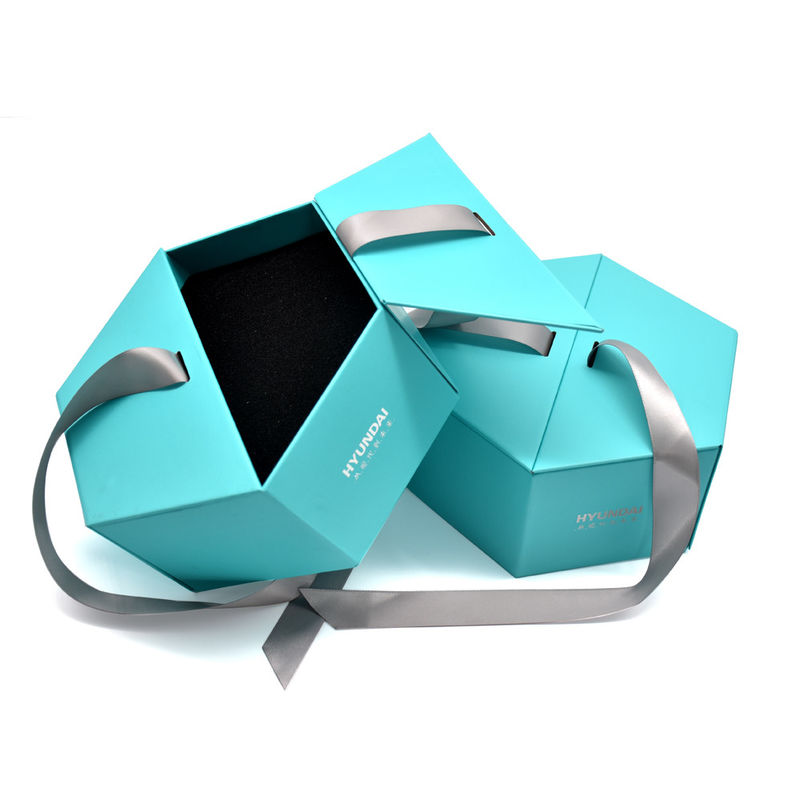 Boîte cadeau magnétique hexagonale verte avec ruban et mousse Insérer du papier peint Surface d'estampage Carton rigide