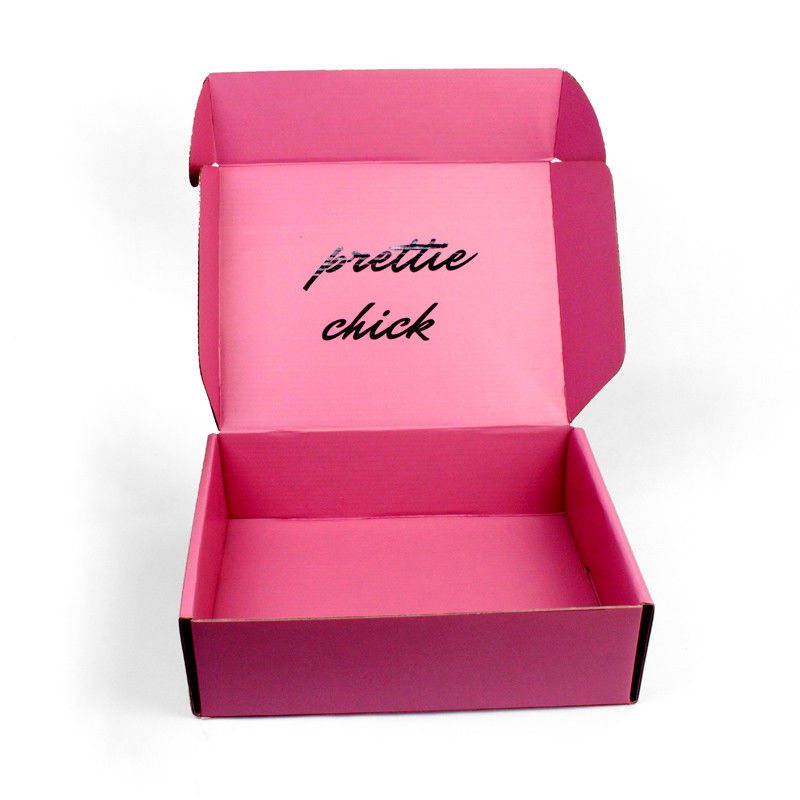 Plier des petites boîtes ondulées en carton sur mesure pour l'expédition en ligne