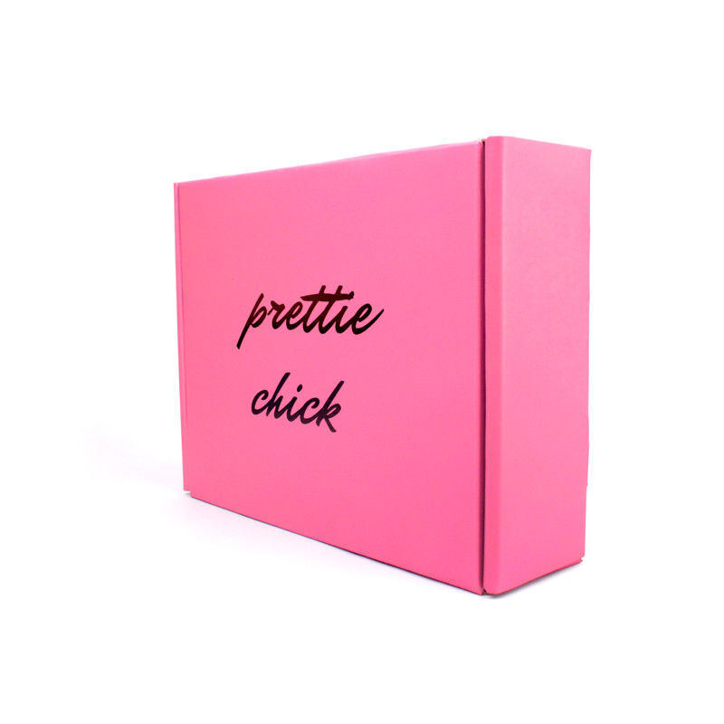 Plier des petites boîtes ondulées en carton sur mesure pour l'expédition en ligne