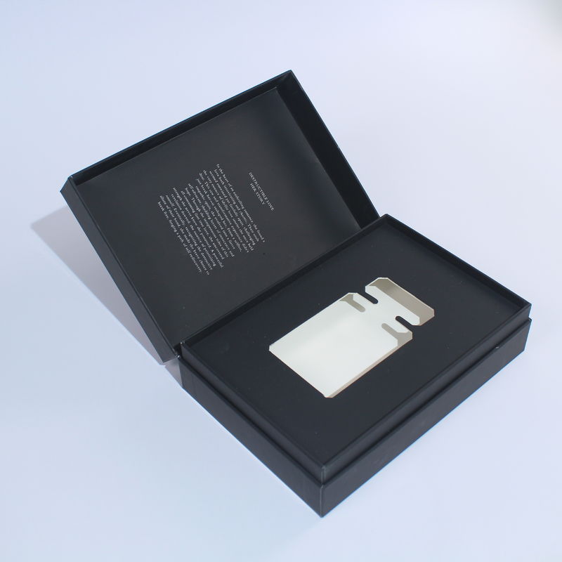 Conception d'emballages de boîtes de parfum noir et blanc avec fermeture magnétique pour les petites entreprises