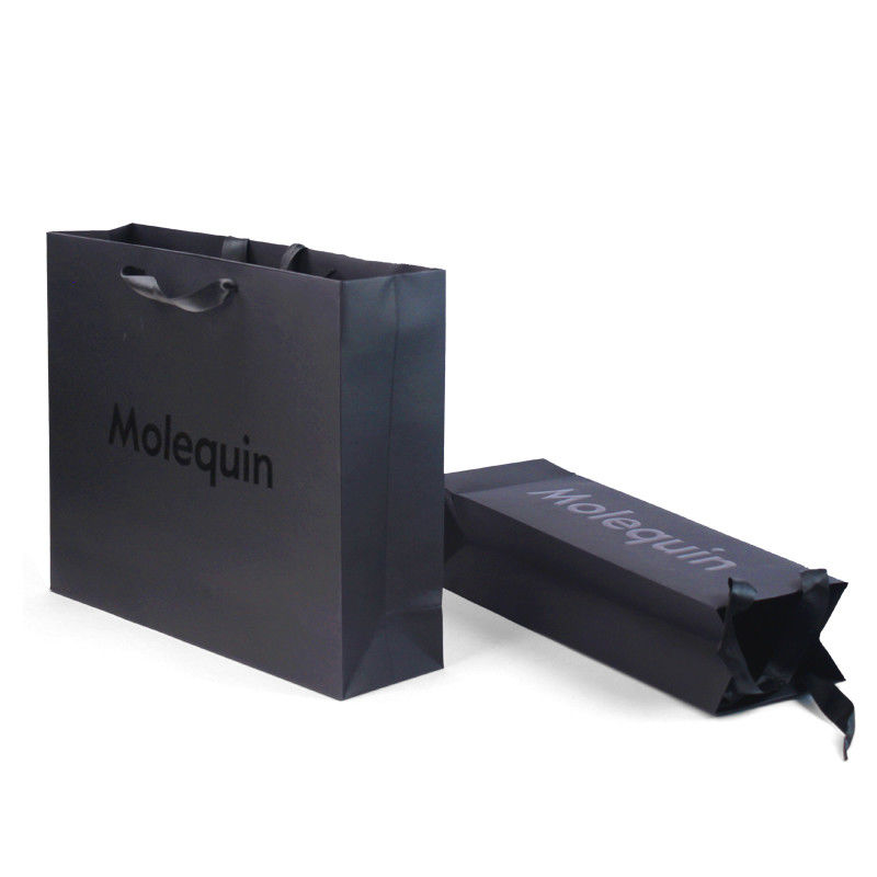 Sacs de magasinage en papier noir sur mesure avec poignées de ruban Design de boîte d'emballage de produit élégant