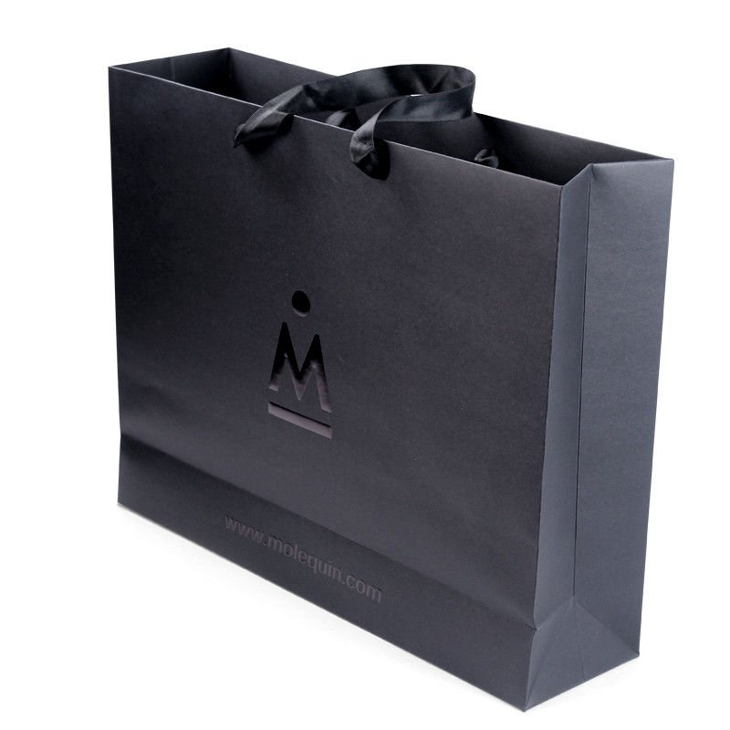 Sacs de magasinage en papier noir sur mesure avec poignées de ruban Design de boîte d'emballage de produit élégant
