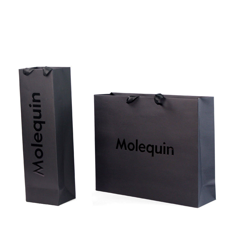 Sacs de magasinage en papier noir sur mesure avec poignées de ruban Design de boîte d'emballage de produit élégant