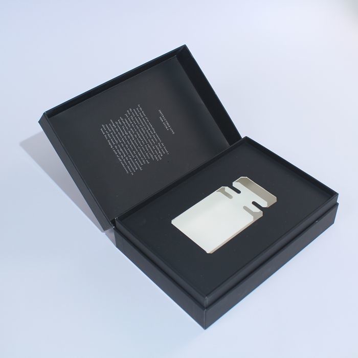 Boîte cadeau de parfum blanc et noir Petites boîtes d'emballage adaptées aux soins de la peau avec logo personnalisé