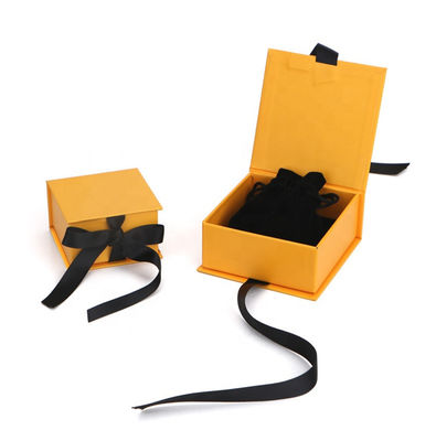 Boîte-cadeau jaune simple ruban de satin noir pour l'expédition de boucles d'oreilles Jewerly