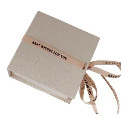 Boîte d'emballage de cadeaux de luxe en gros avec ruban en forme carrée personnalisée